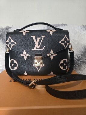 Louis Vuitton Black & WhiteCream Monogram Pochette Metis Shoulder Bag -pre Owned